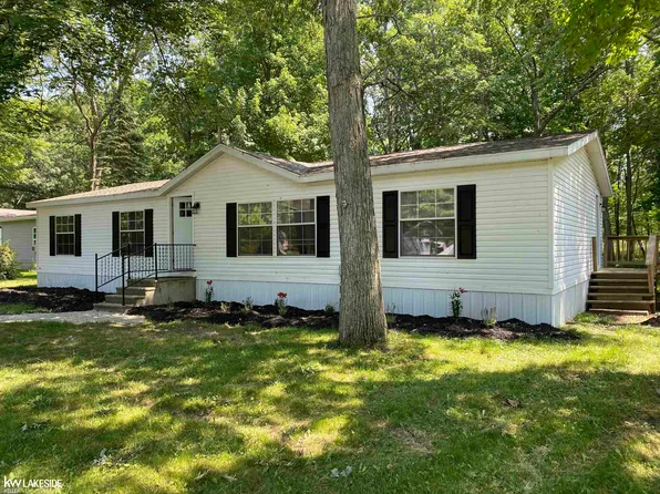 5727 Oakridge Dr, Caseville, MI 48725