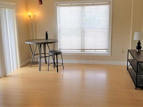 living room minimal furniture