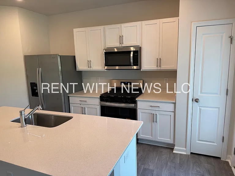 180 Starlight St — Photo 5