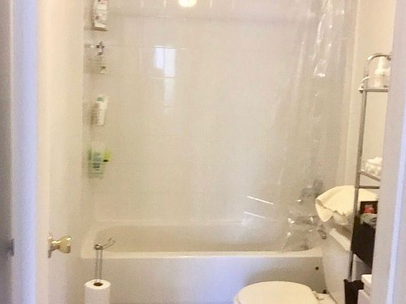 5th image of 252 E 112th St APT 3C
