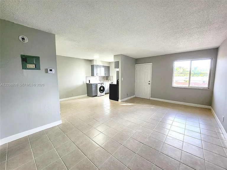 191 SW 15th St #202 — Photo 4