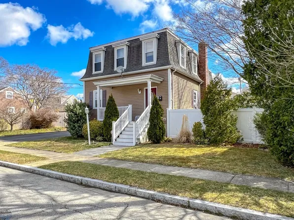 14 Maywood St, New Bedford, MA 02745