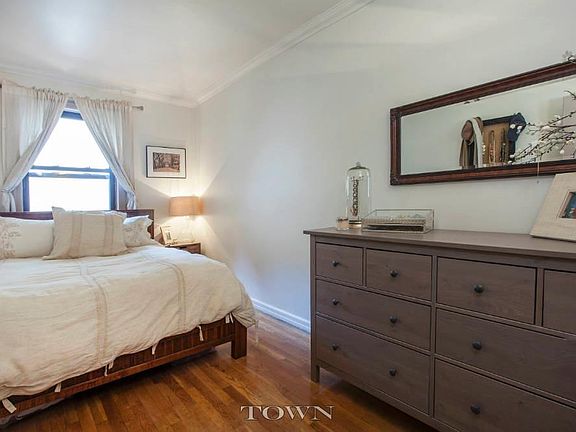 5th image of 447 Hudson St