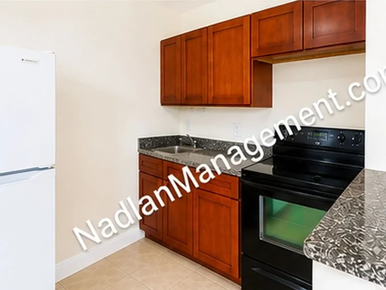 1533 NW 2nd St — Photo 10