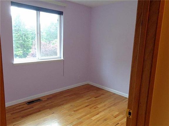 4th image of 3720 NE 192nd St