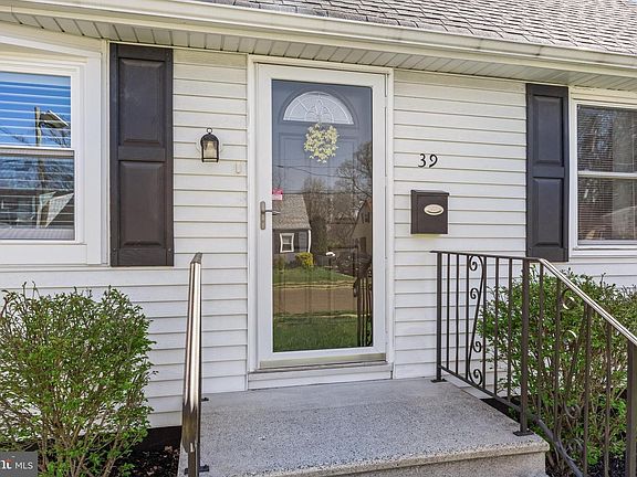 3rd image of 39 Longwood Dr
