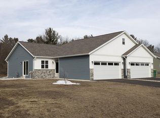 910-920 Green Pastures Trl, Plover, WI 54467
