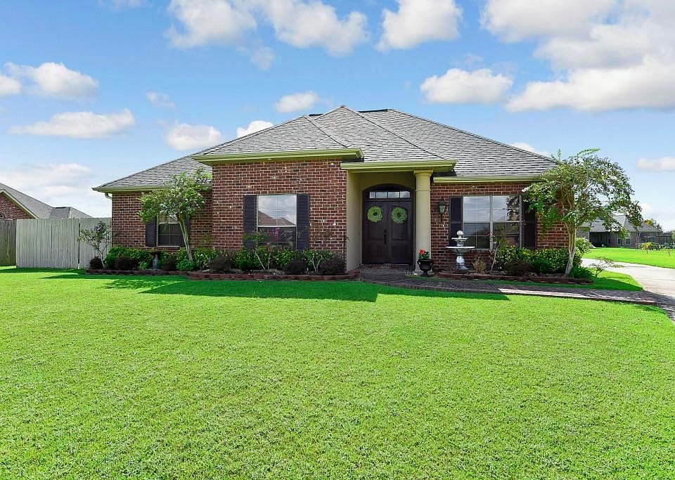 1st image of 2941 Lakes Cir