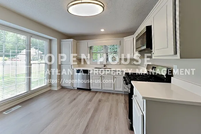 345 Deerwood Dr — Photo 6