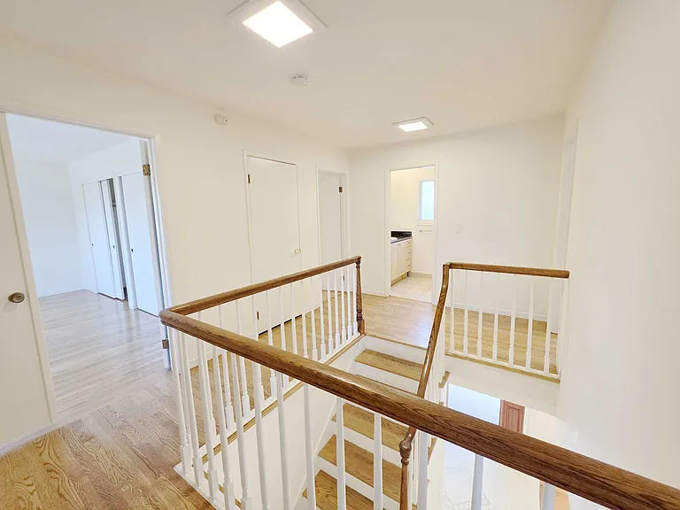 105 Dover Ct — Photo 3