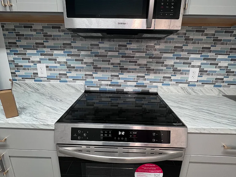 8911 Telford Ct — Photo 12