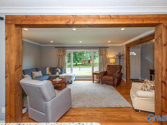 5th image of 2013 Woodmore Dr SE