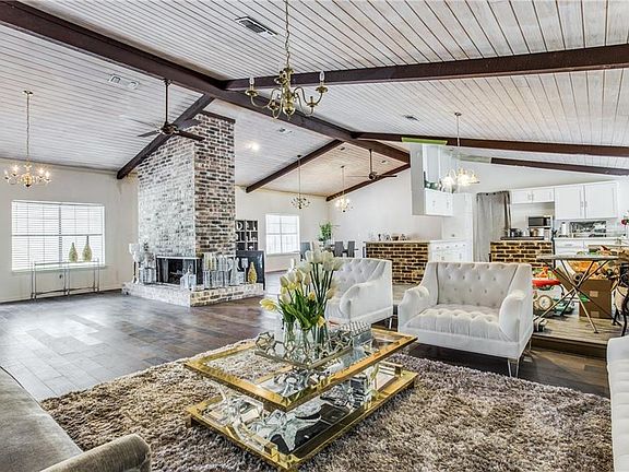 5th image of 1117 Honeysuckle Dr