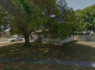 9516 85th St, Seminole, FL 33777