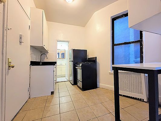 5th image of 488 E 74th St #6R
