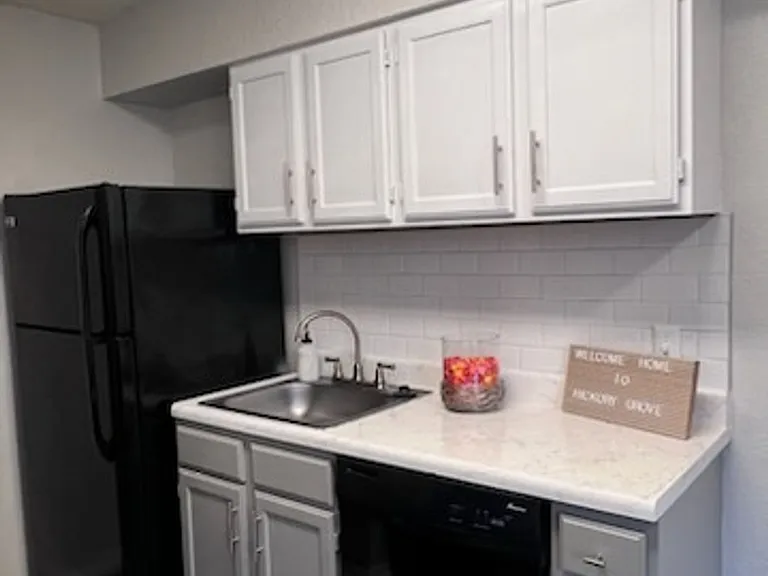 Hickory Grove Apartments — Photo 17
