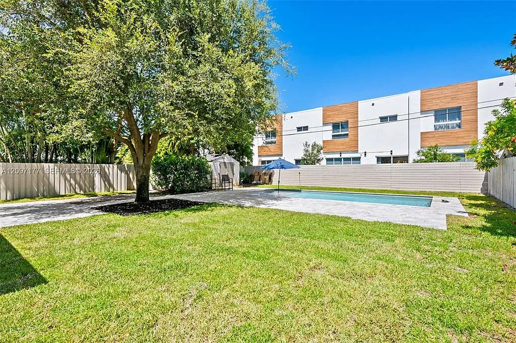 3 bed, 1354 sqft, $4,750 — Photo 2