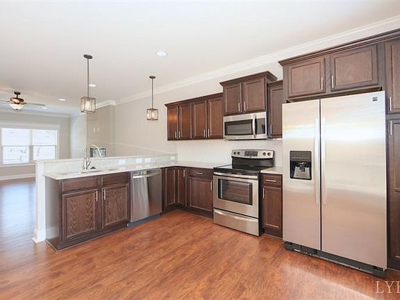 4th image of 124 Mallard Ln #1