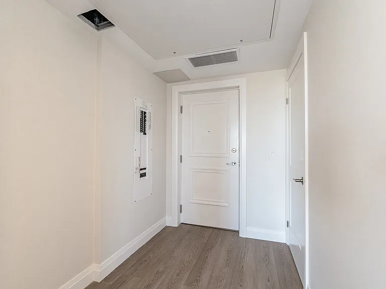 460 Columbia St W — Photo 119