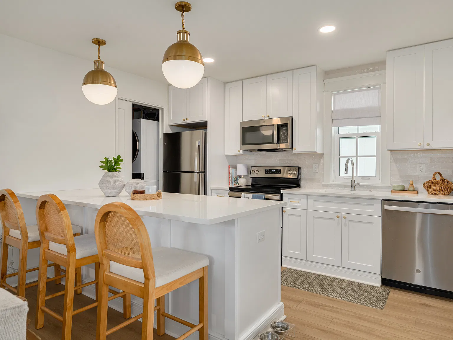 Studio, 617 sqft, $2,100 — Photo 1