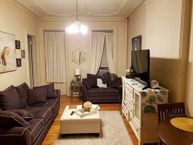 2nd image of 808 Hudson St APT 5