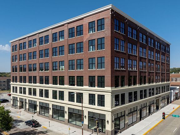 2nd image of 705 Douglas St #404