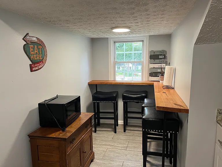 Kitchen sitting area