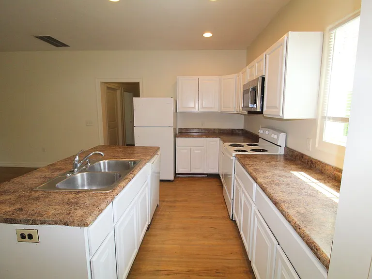 301 W Market St — Photo 18