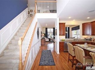 134 Victoria Pl, Melville, NY 11747