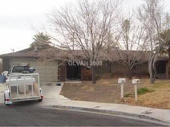 2nd image of 700 Glen Abbey Cir
