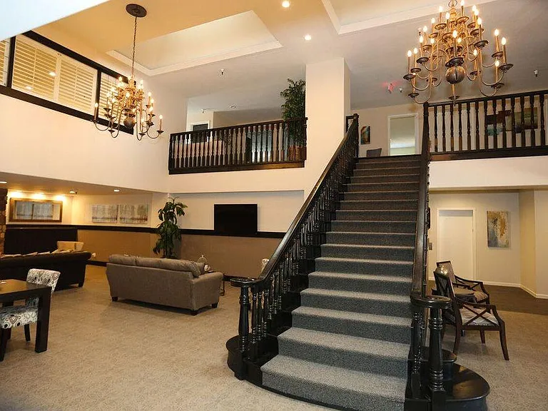 10134 W Mohawk Ln — Photo 3