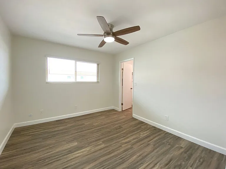 El Camino Grove Apartment Homes — Photo 9