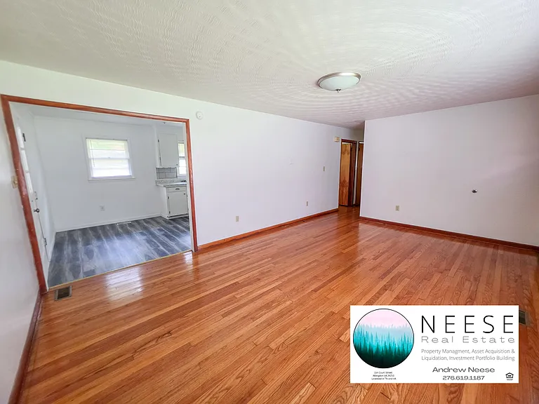 422 Barker Ln — Photo 6