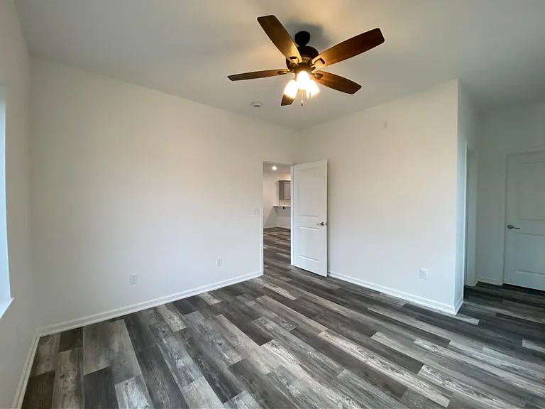 805 4th St — Photo 3