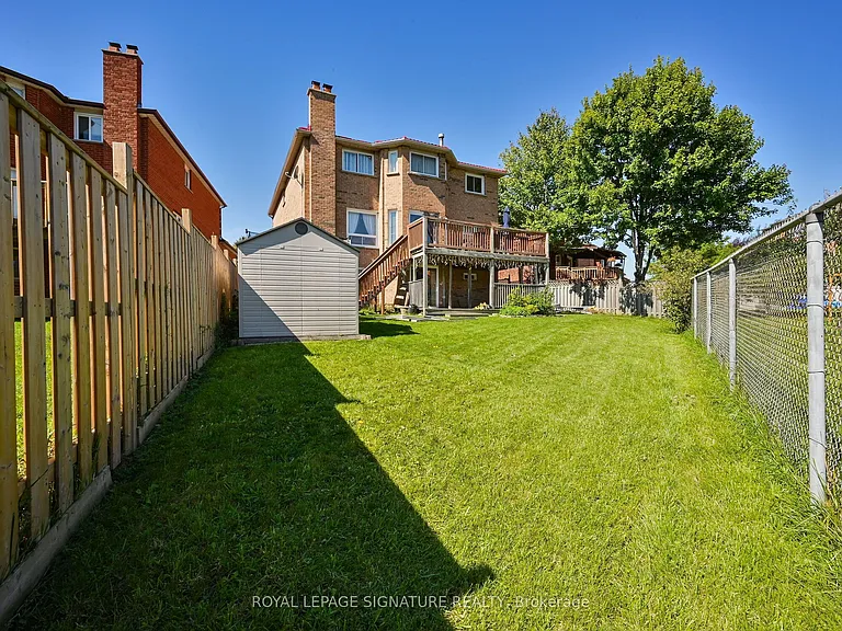 556 Farwell Cres #LOWER — Photo 35