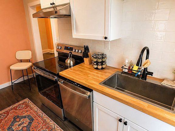 5th image of 3020 Midland Ave #1