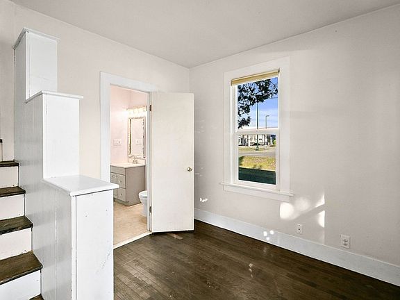 3rd image of 143 N Rainier Ave