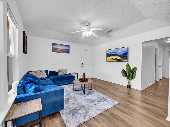 3rd image of 2703 Sunny Ln