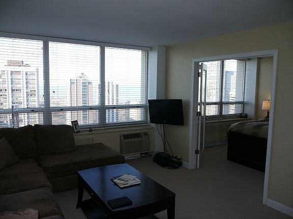 5th image of 88 W Schiller St APT 2807L
