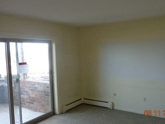 4th image of 806 Arlington Ave APT 11