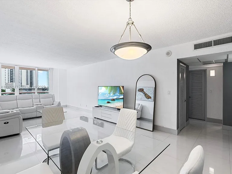 19370 E Collins Ave #625 — Photo 4