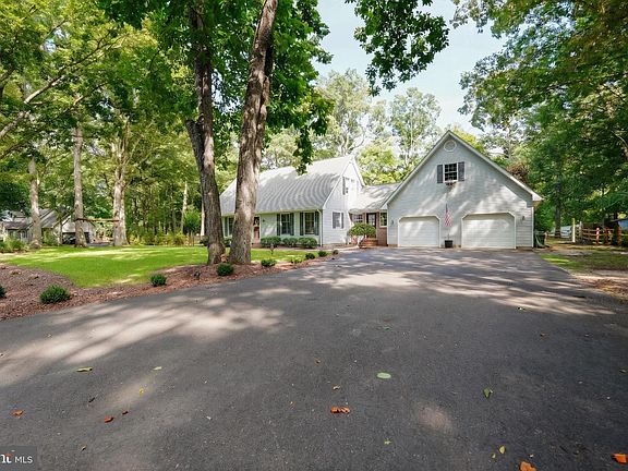 2nd image of 101 Oak Ln