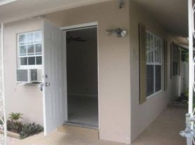 1842 Rodman St, Hollywood, FL