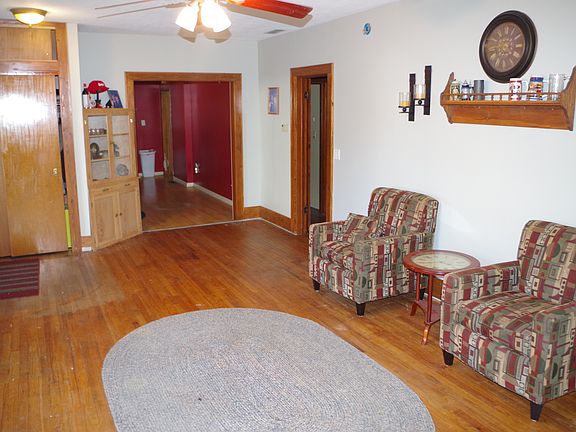 Livingroom: hardwood