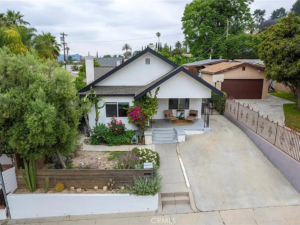 2833 Elm St
