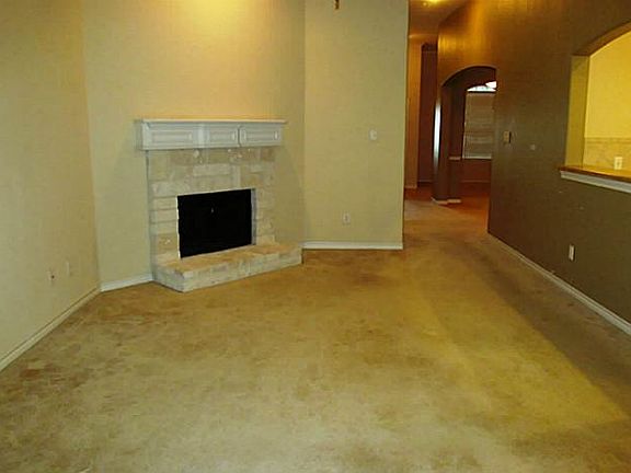 3rd image of 1327 Luverne Dr