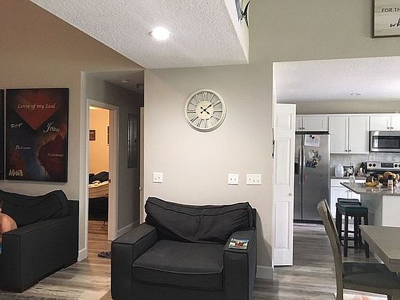 4th image of 2125 10th Ave