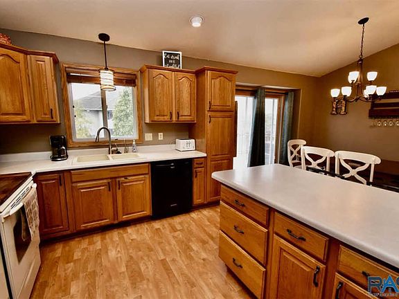 5th image of 5905 S Lois Ln