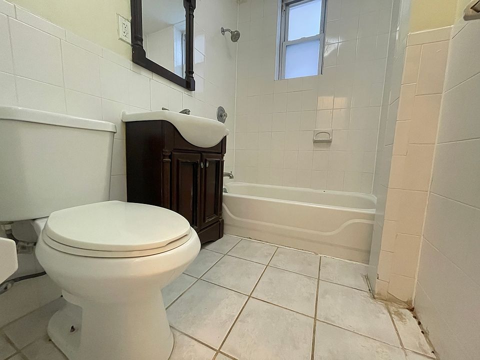 2nd image of 309-311 6th St #25E