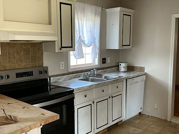 4th image of 131 Crescent Ln